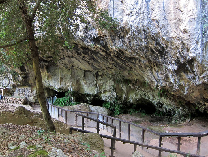 Romito Cave, Italy